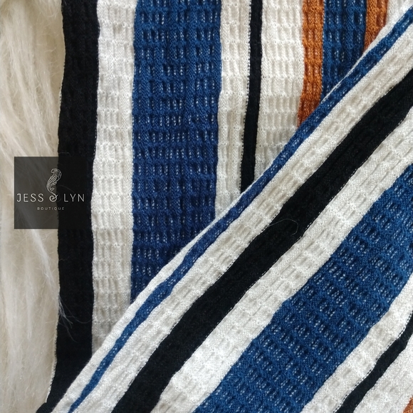 🆕 Striped Jumpsuit w/Keyhole Detail - Picture 9 of 17